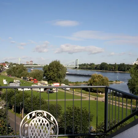 Отель Rheinblick 4*