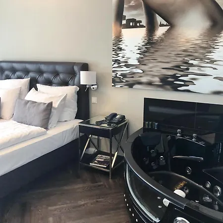 ヴィラホテル ラインブリック ケルン